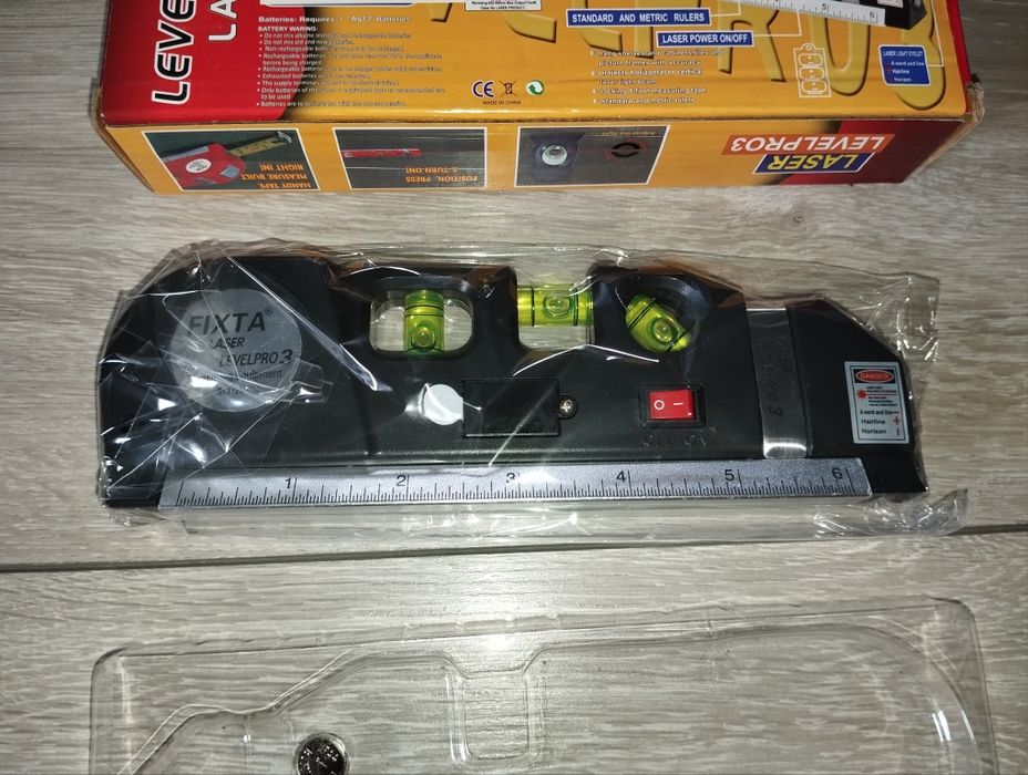 Poziomica laserowa z trzema libelkami