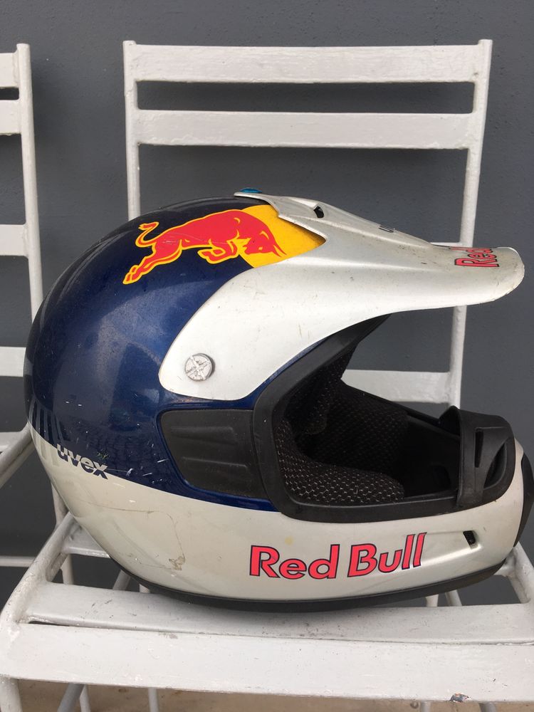 Capacete uvex redbull