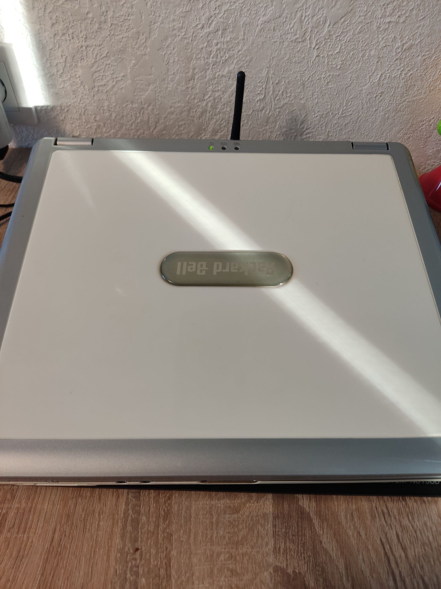 Packard bell NEC Versa C200 не запускается