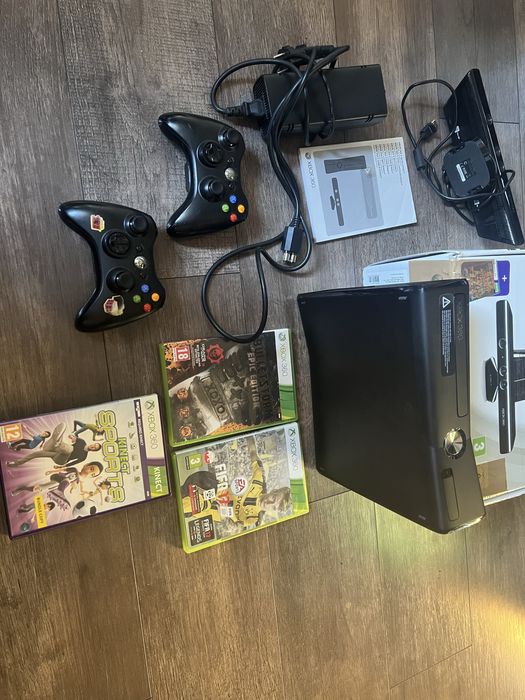 Konsola Xbox 360 2 pady Pudelko