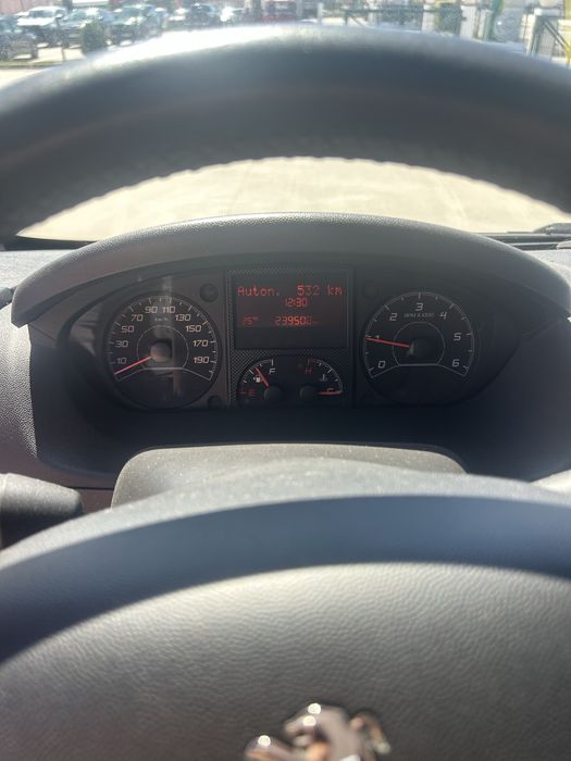 Peugeot boxer com plataforma