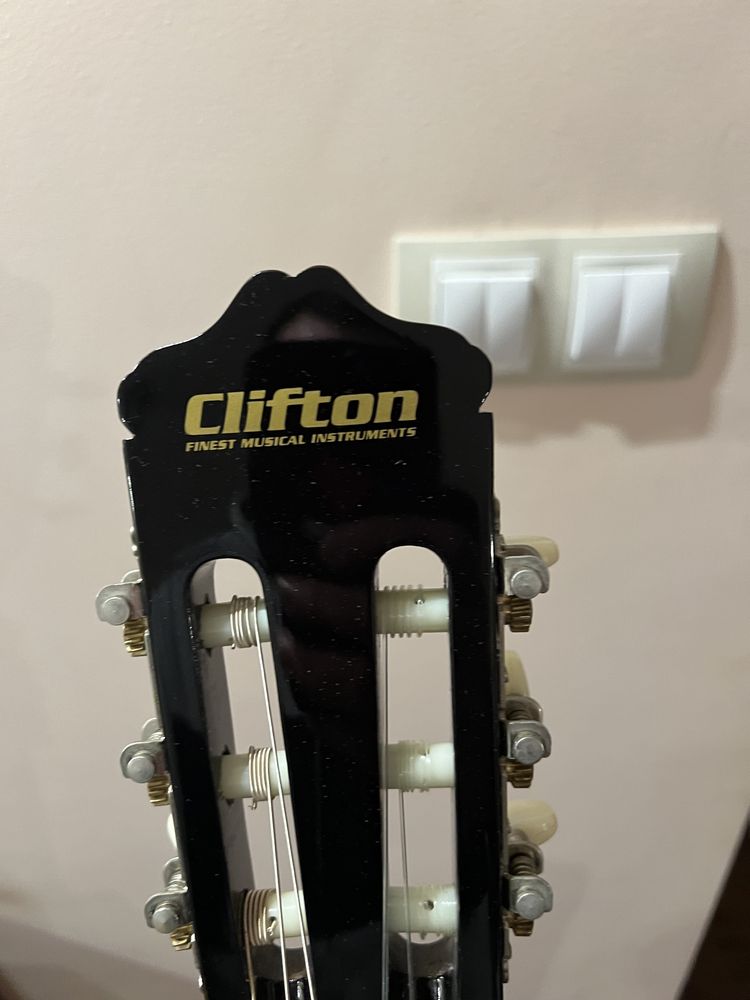 Gitara  firmy Clifton