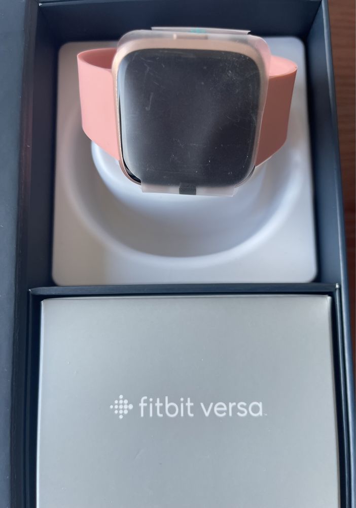 Смарт-часы Fitbit Versa