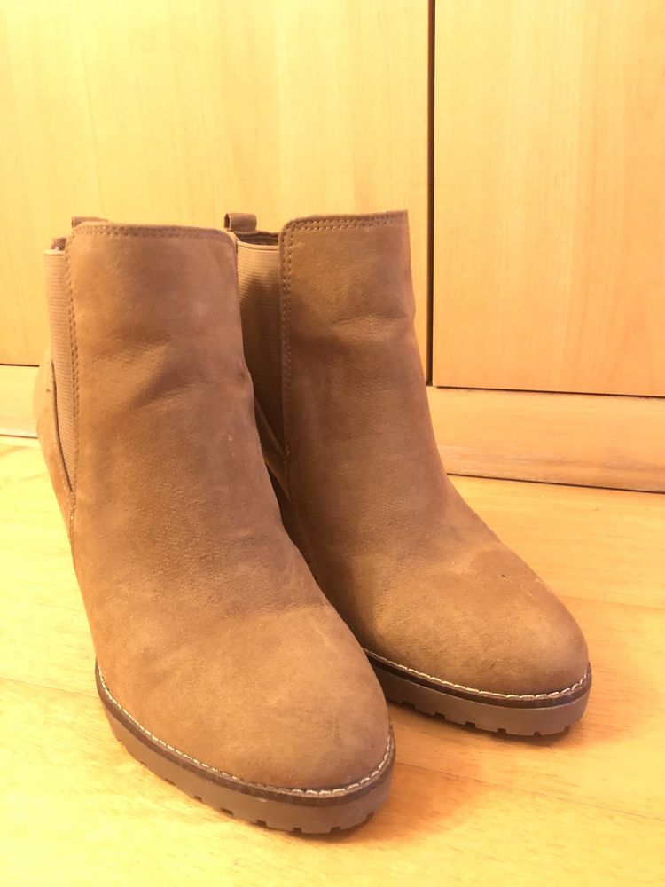 Botins cor camel, tamanho 37, da Bershka