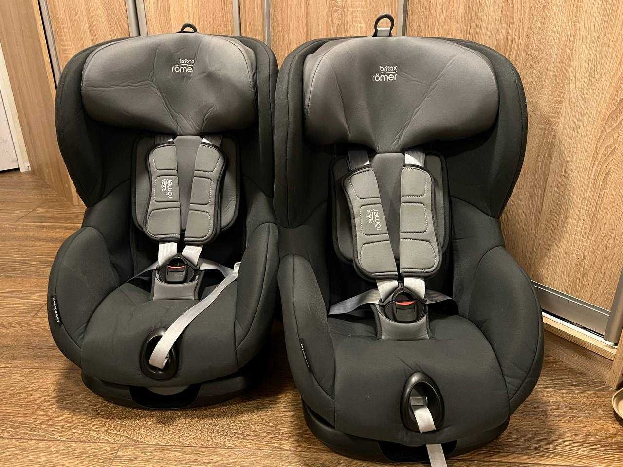 2 автокрісла Britax Romer Trifix2 isize