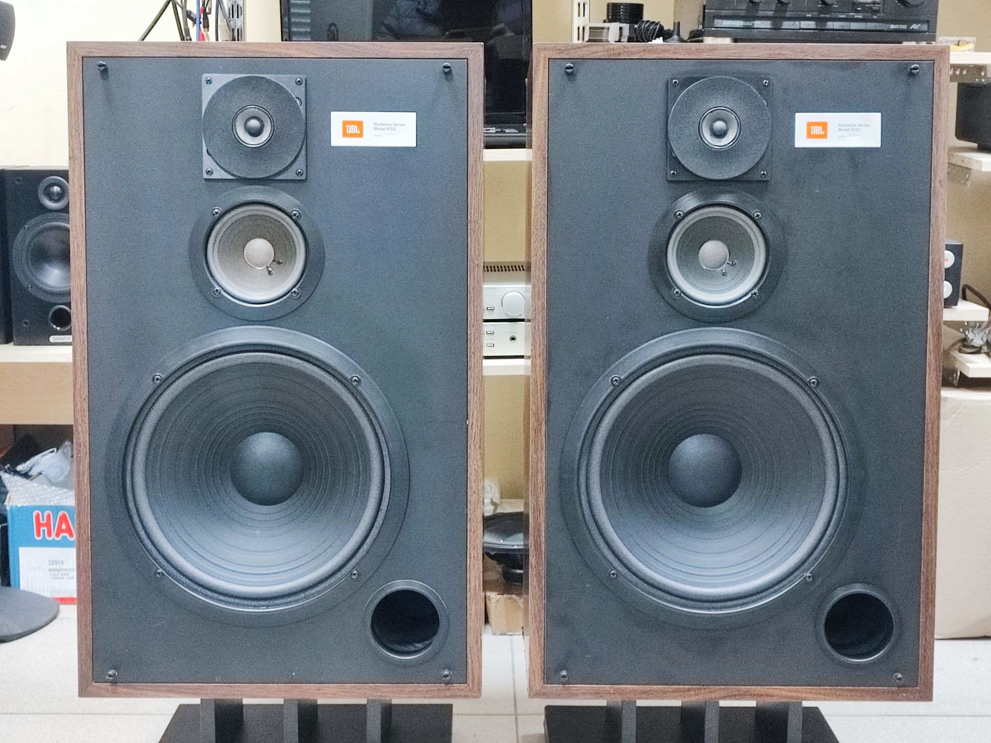 Топова Акустика JBL R123 ! НЧ - 300 мм ! Вага 42 кг ! Зроблено в США !