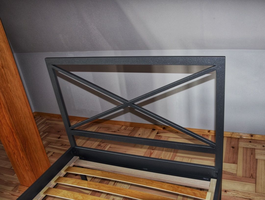 Łóżko metalowe w stylu loft