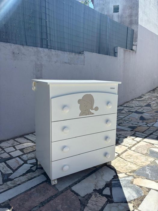 Comoda de bebe da marca Trama