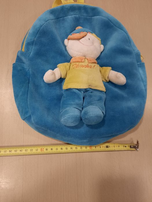 Mochila azul e amarelo