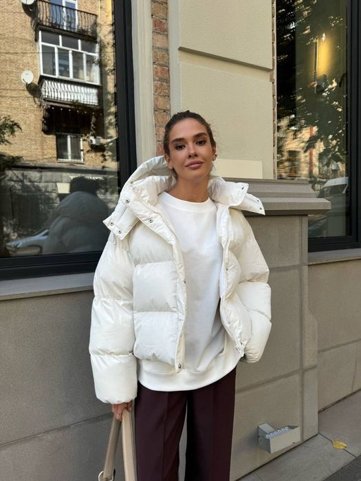 Пуховик, куртка в молочному кольорі