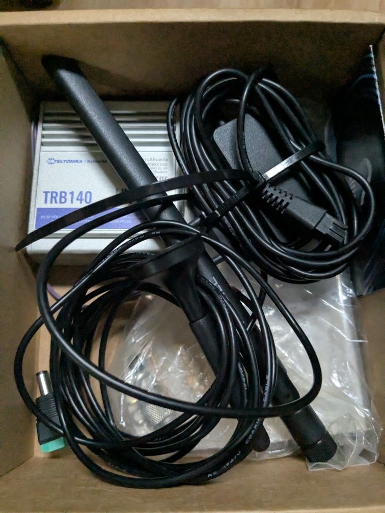 Kit Router 4G com antena de alto ganho omnidirectional