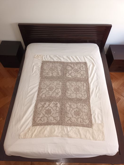 Cama + mesas de cabeceira