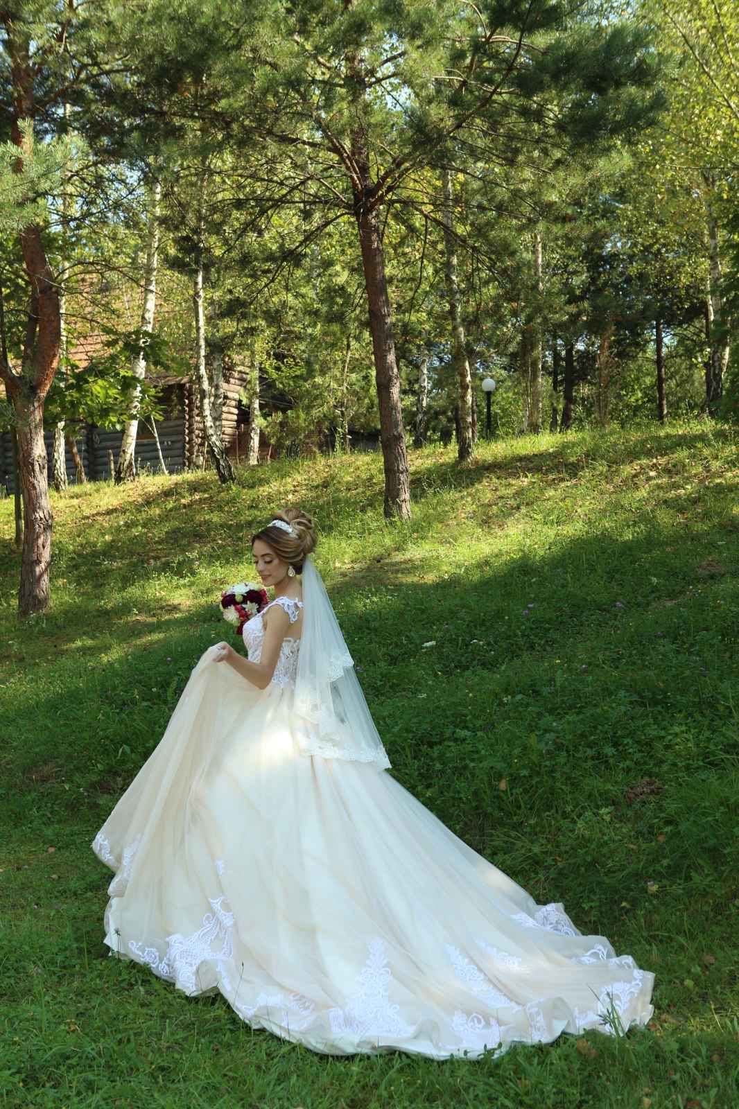 Весільна сукня дуже ніжна