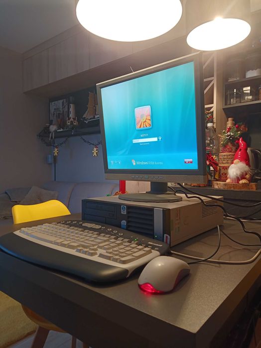 Komputer PC Fujitsu Siemens Esprimo E5720 + monitor 19" + klaw. i mysz