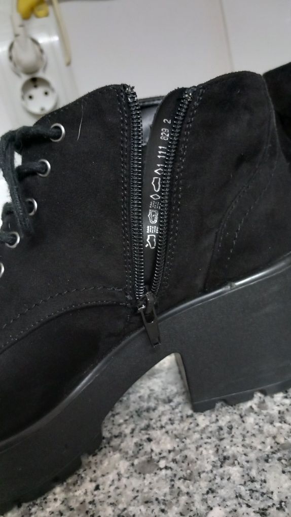 BOTAS H&M N°42 e BOTAS GRACELAND N°40. Resistentes Para o frio e gelo,