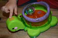 Żółwik wesoły Fisher Price