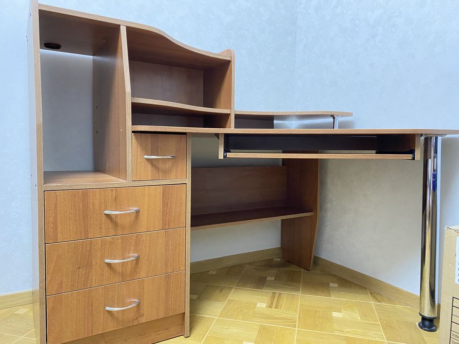 Стіл компютерний