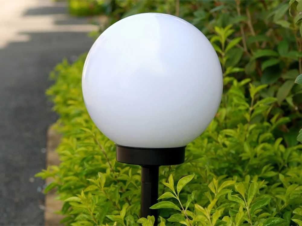 Lampa solarna ogrodowa kula 10 cm z czujnikiem zmierzchu – 8 szt Biała