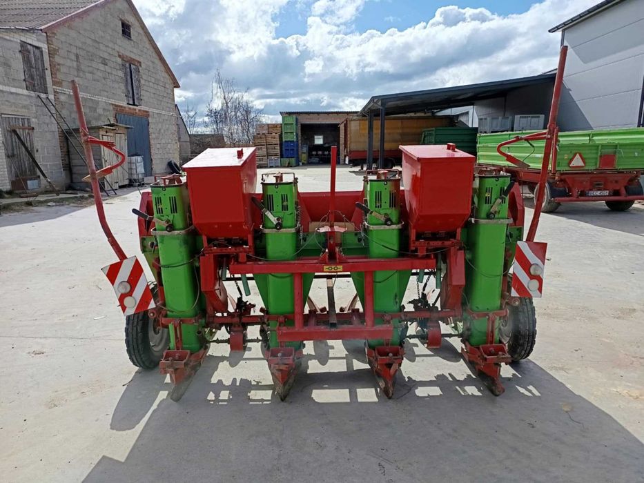 Sadzarka do ziemniaków  unia Grudziądz  kory 4