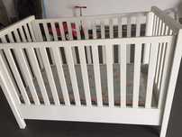 Cama de bebé com cochão