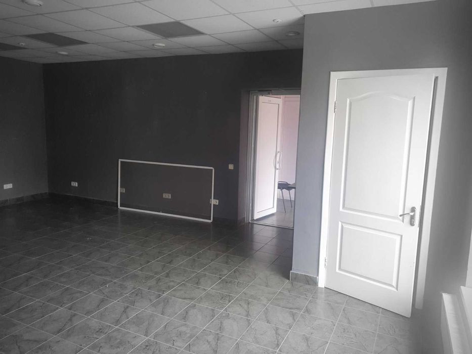 Оренда 40 кв.м. перший поверх  в центрі Чорнобаю з водою