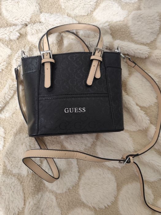 Mala estilo Guess