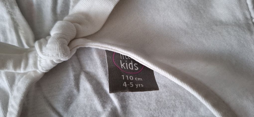 Koszulka letnia z uroczym tyłem rozmiar 110