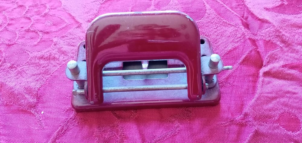 Fura ou agrafa? Furadores e agrafadores activos no momento Desde 2E.