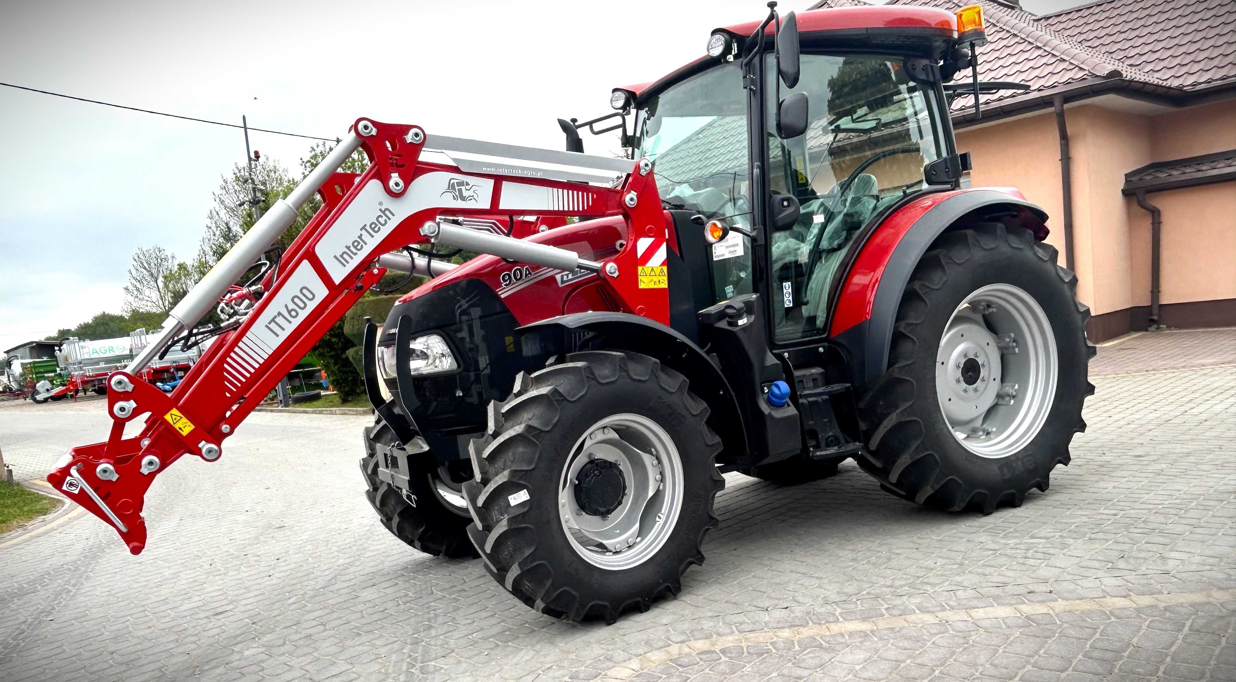Ładowacz czołowy IT 1600 Inter Tech do CASE  New Holland  montaż
