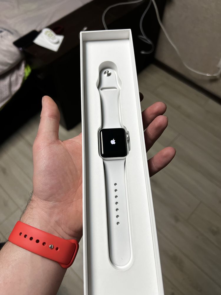 Apple Watch Series 3, 38mm.