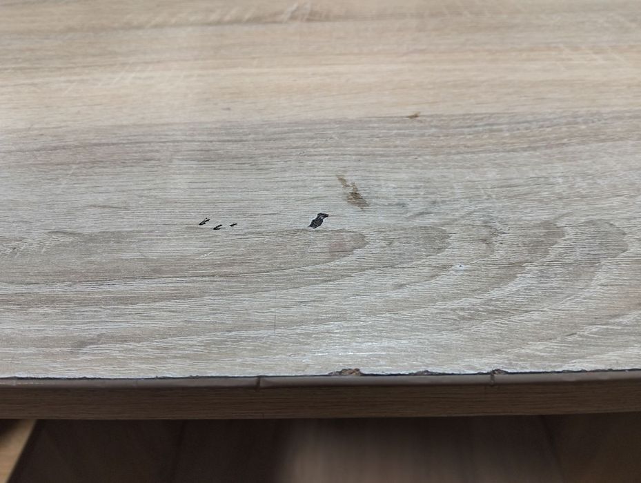 Стіл письмовий невеликий