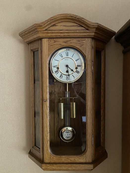 Zegar ścienny Adler z kurantem – wybija kwadranse i pełne godziny