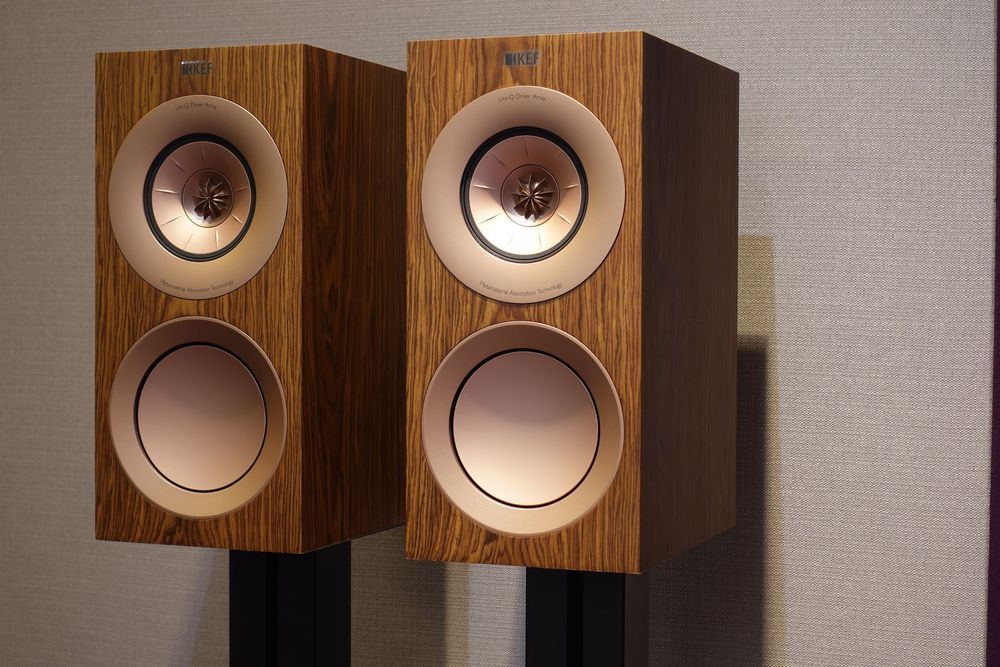 KEF R3 Meta Walnut Para - Outlet