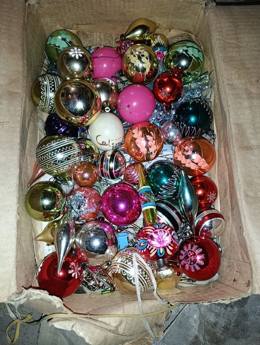 Новорічні гірлянди ссср та іграшки