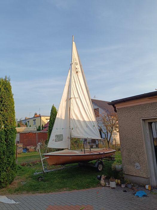 Achat Jach żaglowy z przyczepą zarejestrowaną.
