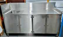 Bancada de inox com 1 Cuba e 4 portas.