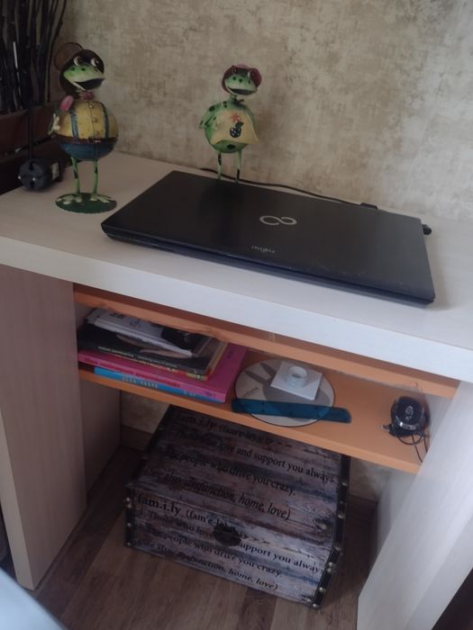 Письмовий компактний стіл