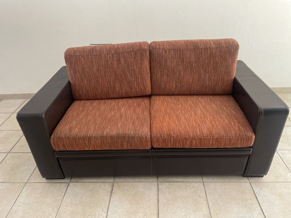 Sofa 2 lugares em pele com divã