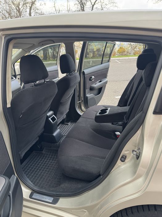 продам Nissan Tiida  2011 года 1.6 бензин