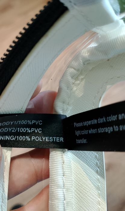 Beżowa Przezroczysta Damska Kosmetyczka Guess Ze Skóry Ekologicznej