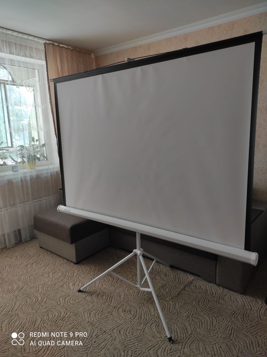 Продам екран проекційний Walfix