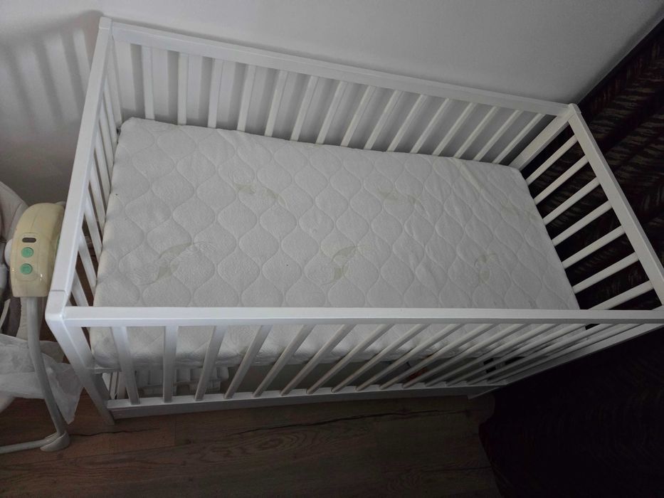 Łóżeczko niemowlęce z materacem i szufladą