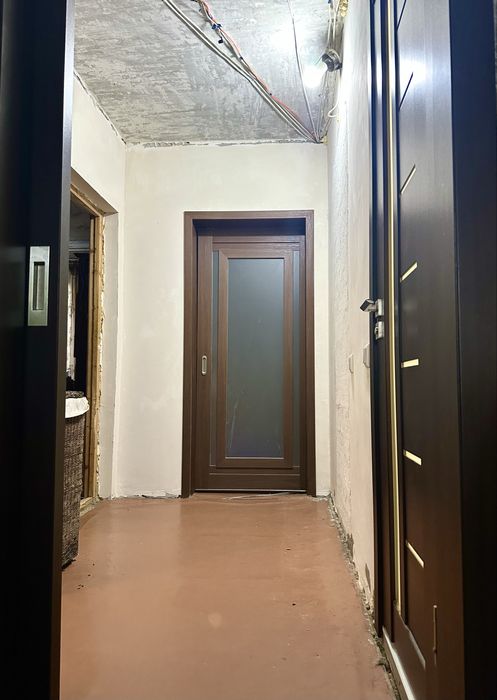 Отличный вариант! Теплая! 4-х улучш планир 5 Заречный, 1/9, холл