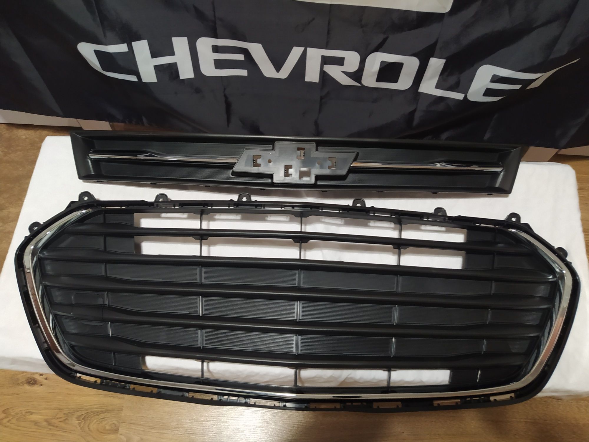 Chevrolet Trax 17-21 Решітка радіатора заглушки туманок в НАЯВНОСТІ