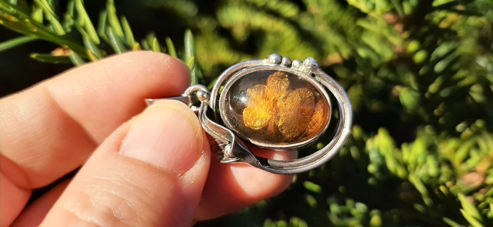 Klasyczny wisiorek bursztyn w srebrze