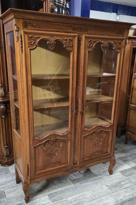 Przeszklona Rzeźbiona Witryna W Stylu Ludwikowskim / Ludwik /