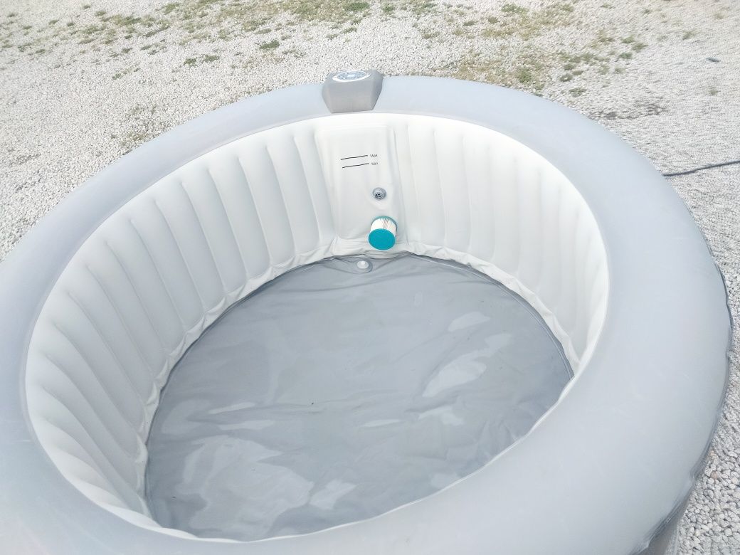 Jacuzzi 4osobowy całoroczny