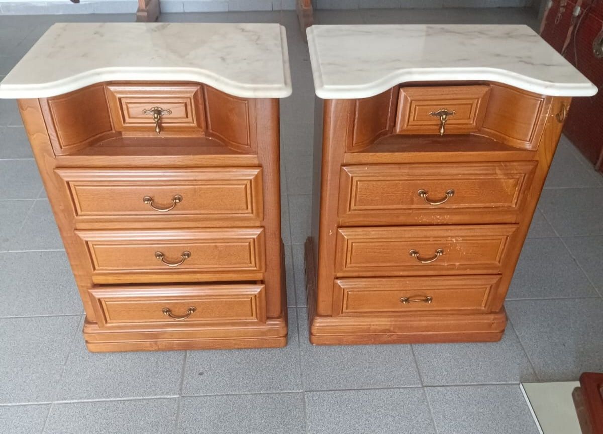 Cómoda e mesinhas de cabeceira