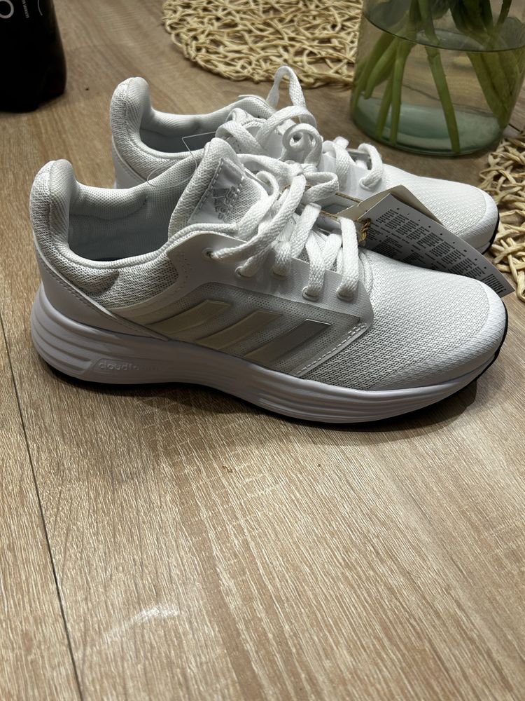 Buty sportowe Adidas nowe rozm.37,5