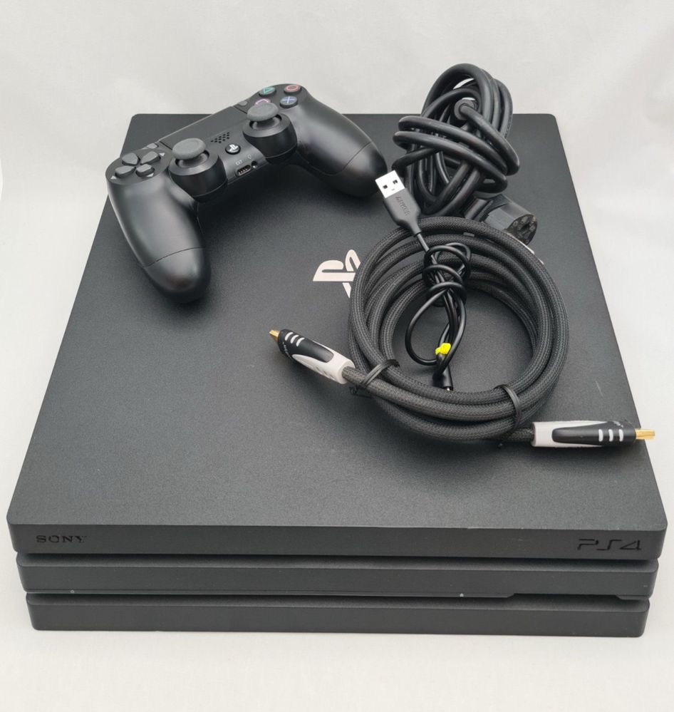 Playstation 4 PRO + 1x Controller Pad